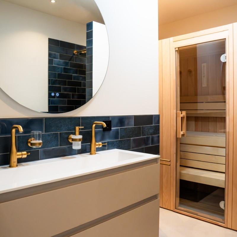Doorkijk luxe badkamer
