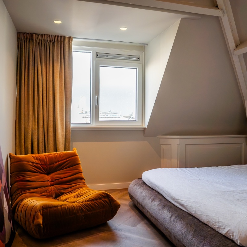 Gerenoveerde slaapkamer op de tweede verdieping