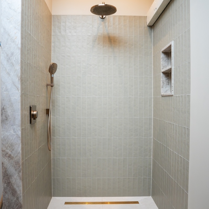 Luxe doucheruimte na renovatie van historische woning in Scheveningen